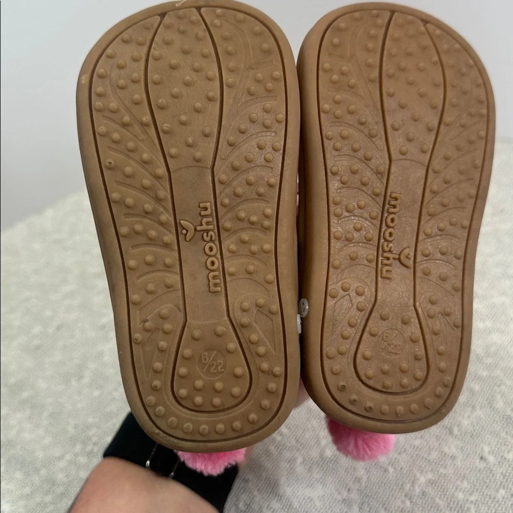 MOOSHU TRAINERS Ellexi Bunny Boot Toddler Size 6 Squeaky Shoes NEW